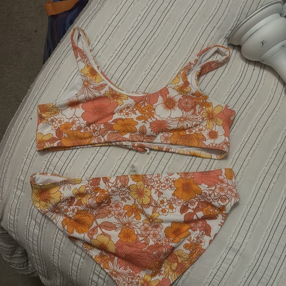 From Dillards worn twice girls size 16. Not cheeky, full coverage. - Picture 2 of 2